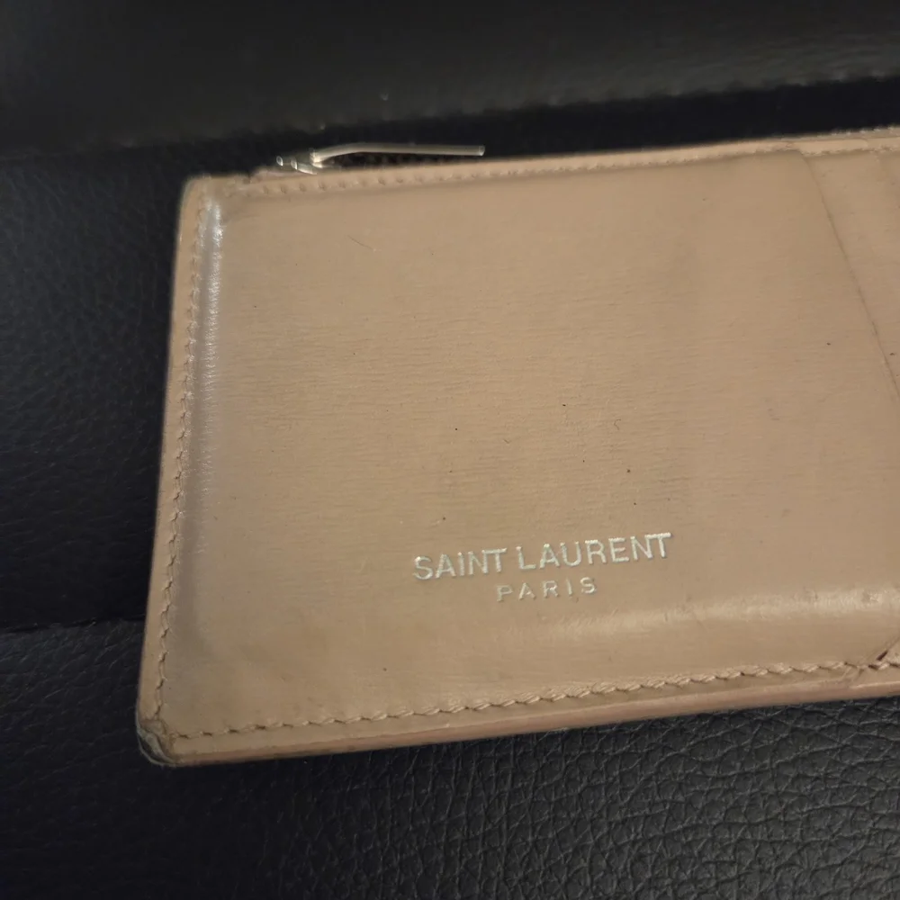 Saint Laurent Fragments Zipped Card Case in Beige Calfskin Leather - Picture 2 of 7